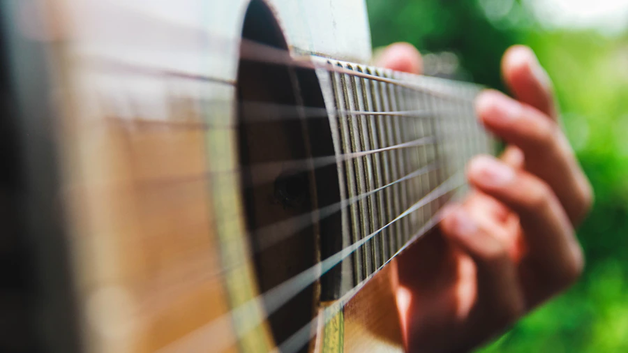 Cordes de guitare électrique usées et oxydées